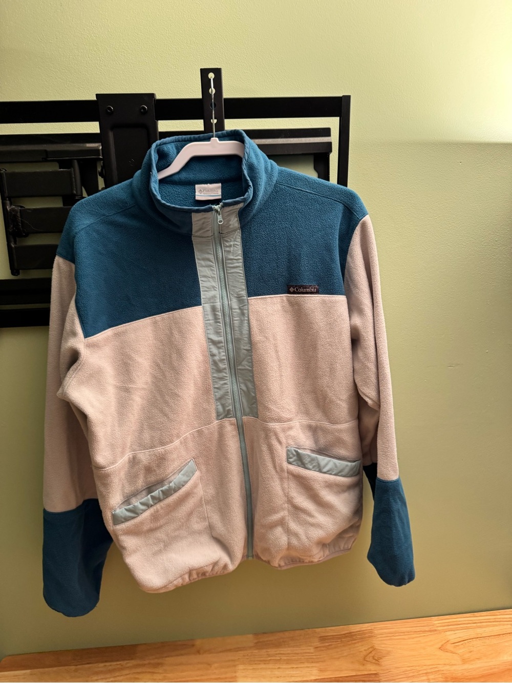 Columbia women’s Colorblock Fleece Jacket in Teal & Light blue size XL